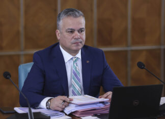 Casele, serviciile secrete și oamenii lor