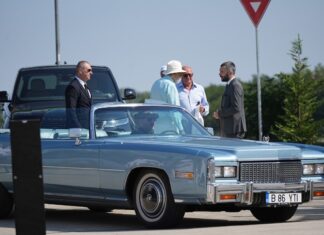 FOTO Ion Țiriac a făcut senzație la inaugurarea Sălii „Nadia Comăneci”: a venit cu un Cadillac din anul 10-lui perfect! Cât valorează mașina