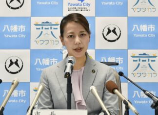 Cea mai tânără primăriță aleasă vreodată în Japonia a stârnit polemici după ce și-a acordat concediu de maternitate