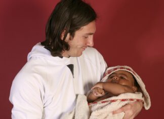 Messi, prima reacție la fotografia virală în care îl ține în brațe pe bebelușul Yamal