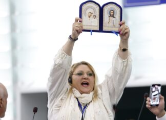 Diana Șoșoacă, trimisă în judecată. Ce acuzații îi aduce Parchetul General
