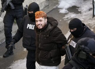 Statul francez i-a decorat pe polițiștii români care l-au prins pe Mohamed Amra, unul dintre cei mai căutați traficanți de droguri din Franța
