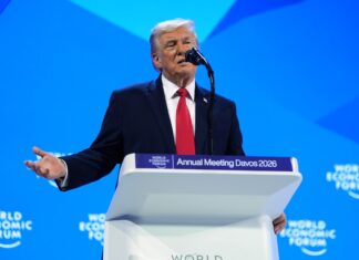 Operatorul de teleprompter al lui Trump e acuzat că a câștigat 100.000 de dolari din pariuri pe discursurile președintelui