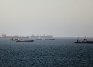 Washingtonul și Londra vor să strângă o coaliție militară menită să securizeze Strâmtoarea Ormuz
