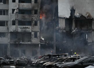 Atac masiv la Kiev înaintea summitului NATO: Clădiri în flăcări și imagini dramatice în Capitală / Cel puțin 9 morți și 34 de răniți