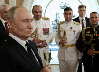 În fața marinarilor ruși, Putin a reînviat o teorie revizionistă despre România și Ucraina