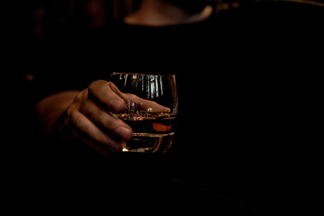 Ce nu îți spune nimeni când începi o colecție de whisky acasă