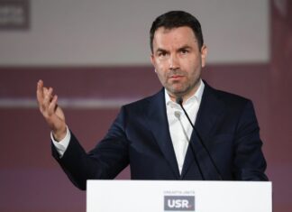 USR critică PSD și AUR pentru amendamentul care l-ar lăsa pe Dominic Fritz fără mandat: „Nicio Curte Constituțională nu lasă o asemenea mizerie să treacă”