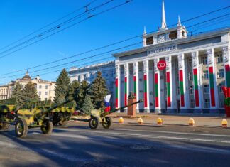 O ștampilă de la poșta din Tiraspol vorbește despre cum a ajuns un politician polonez „sub controlul serviciilor secrete ruse”. Reacția din Polonia și diferența față de România