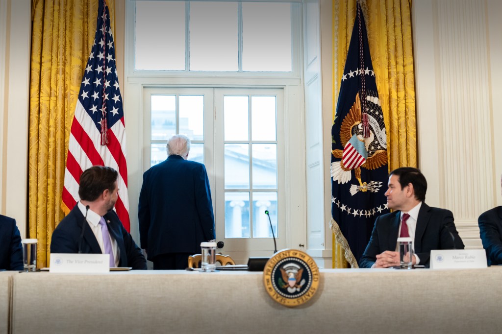 Donald Trump alături de vicepreședintele JD Vance (stânga) și secretarul de stat Marco Rubio. Foto: Emily J. Higgins / Avalon / Profimedia