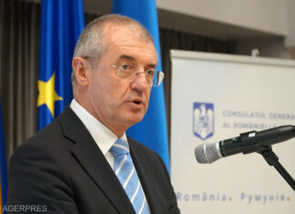 Doi lideri ai comunităţii româneşti din Cernăuţi, decoraţi de preşedintele Nicuşor Dan