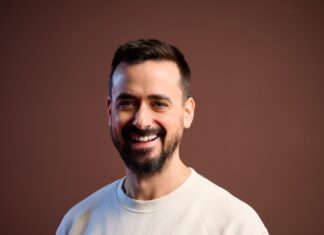 LumeaMuzicii.ro: OLiX de la Kiss FM, într-un interviu cu Alina Palade