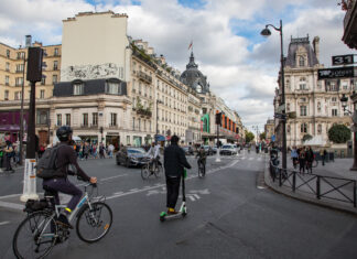 Reguli noi și amenzi în Paris pentru trotinetele electrice, după înmulțirea accidentelor
