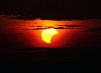 FOTO Primele imagini cu eclipsa de Soare din România