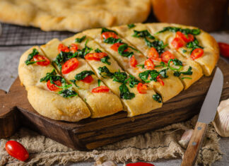 Cu ce se servește focaccia: 8 idei de pairing și mese complete