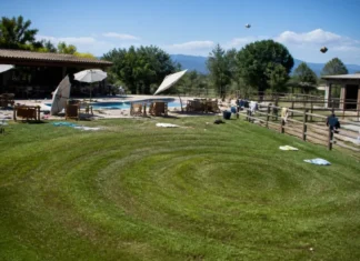 Elicopter aterizat fără aprobare la un club ecvestru din Constanța, clienții au sunat la 112