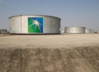Aramco ocolește Ormuz: petrol saudit pentru China, cu petroliere având sistemele de localizare oprite