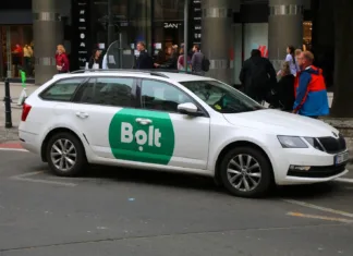 Comodat și la mașini taxi, după model Uber – Bolt. Consiliul Concurenței recomandă: Mașinile în comodat ar trebui să poată fi utilizate și de taximetriști
