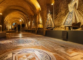 MINAC deschide o expoziție inedită: mozaicul roman, transformat în costume de artă
