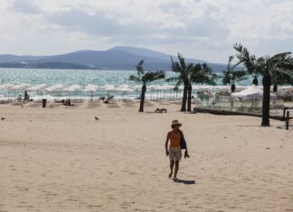 O țuică de kiwi în Bulgaria. Recomandări de citit în vacanță, în ediția de duminică, 23 august, a newsletterului HotBooks