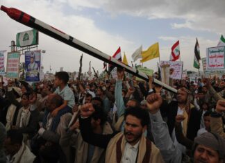 Două petroliere, lovite de milițiile Houthi. Exporturile de petrol din Arabia Saudită sunt periclitate
