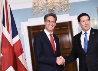 În vizită la Washington, noul ministru de externe britanic refuză să răspundă dacă îl mai consideră pe Trump „idiot, rasist și misogin”