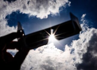 Eclipsa de soare din 12 august. De unde se vede în România și la ce oră începe / Noaptea urmează un alt spectacol astronomic