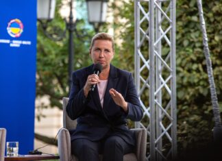 „Micul punct de pe nas”. Premierul Mette Frederiksen ripostează tăios la un sfat de frumusețe primit de la un chirurg