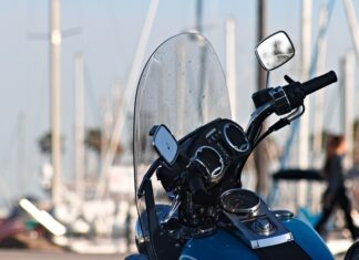 Ce accesorii merită adăugate unei motociclete noi?