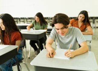 Cum va arăta noul an școlar în România. O nouă programă pentru elevii de liceu, după aproape 20 de ani. Ce se schimbă și ce noi materii opționale vor fi