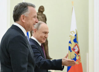 Ofensivă diplomatică în Moscova. Emisarii lui Trump, primiți de omul lui Putin