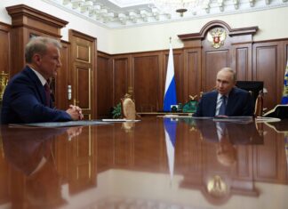 După ce unul dintre oamenii lui Putin a spus că economia rusă ar putea „să o ia razna”, șeful celei mai mari bănci este și el îngrijorat: „Observăm anumite tendințe”