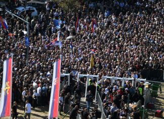 Mii de sârbi participă la funeraliile „Măcelarului Bosniei”, generalul Ratko Mladić